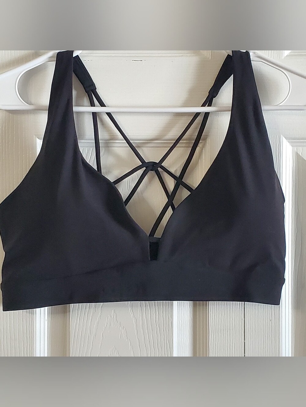 ATHLETA NWOT XL BLACK SPORTS BRA. DEEP VNECK PLUNGE. Strappy Back